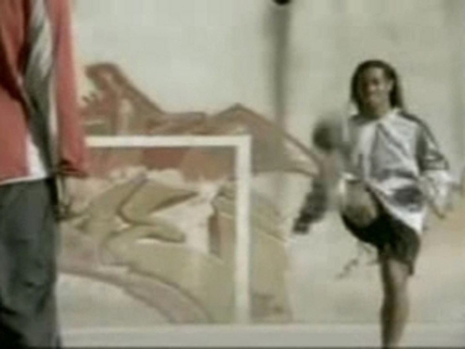 Soccer - NIKE - Freestyle - Ronaldinho & Inamoto