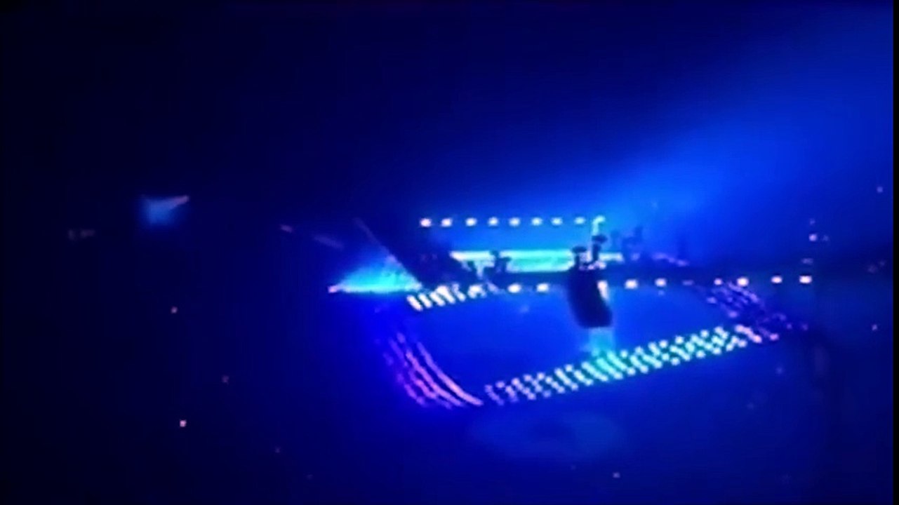 Drake Tells a Muslim Woman to Take Off Her Scarf