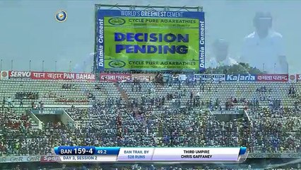 Out or not out? naye behas shoru