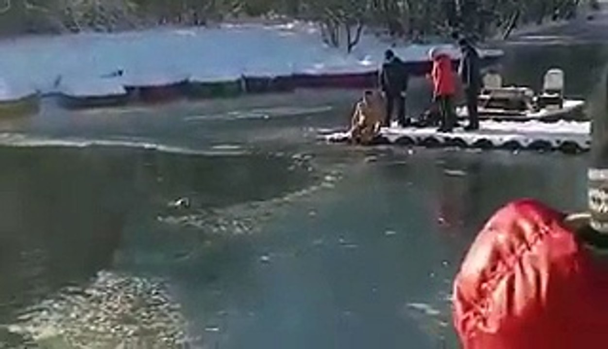 مساعدة  الآخر من الأخلاق  الحميدة