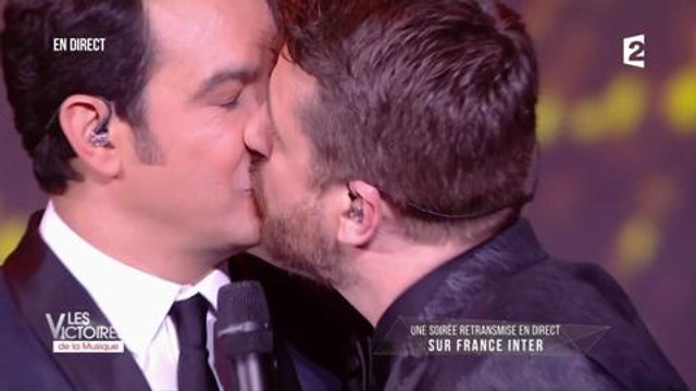 Victoires de la Musique : Bruno Guillon embrasse Thomas Thouroude