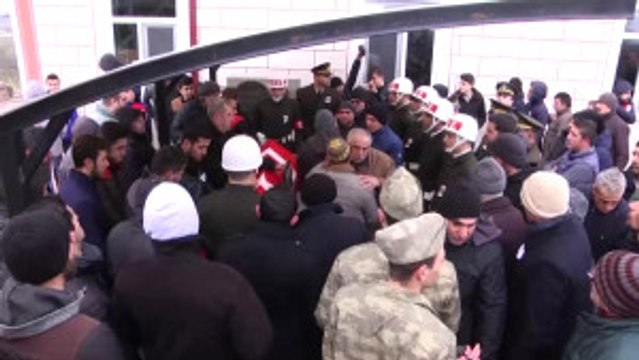 Fırat Kalkanı Harekatı - Şehit Sözleşmeli Tankçı Er Akkuş'un Cenazesi