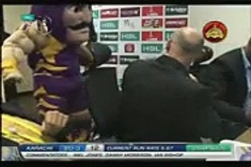 See What Quetta Gladiators Dummy is Doing in Commentary Box ??