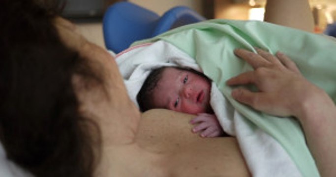 Doğum Yaptığını Gardiyanları İnandıramayan Kadın Cezaevinde Doğum Yaptı