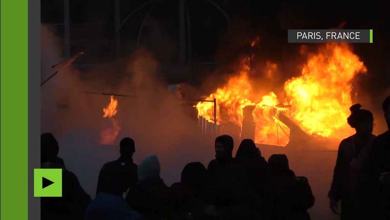 Voitures brûlées, bâtiments saccagés: la manifestation en soutien à Théo dégénère à Bobigny