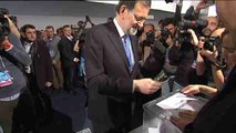Rajoy vota en su Congreso