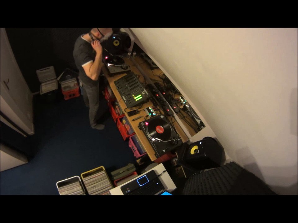 MiX ROOM #1 - 100% Vinyl Set (House : Progressive, Deep, Tech House & Classics) FREE Download