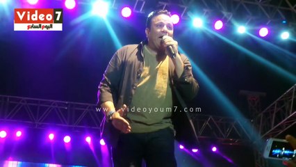 محمد فؤاد يغنى "كامننا" لايف