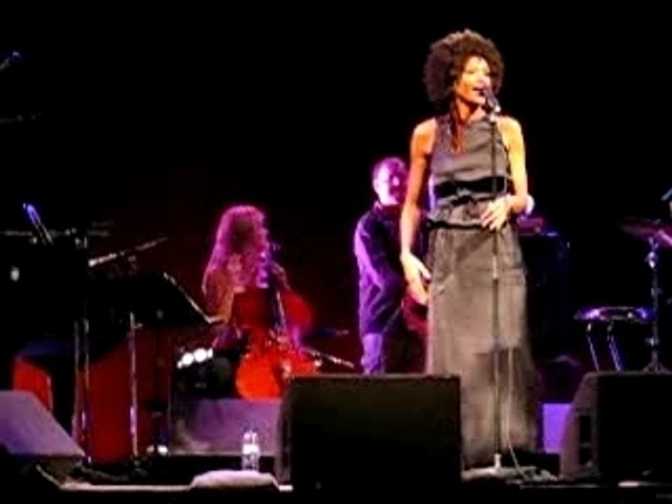 Malia à la Cigale