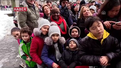 3 tonluk buz kütlelerinden heykel yaptılar