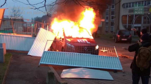 Un camion de RTL brûlé en marge de la manifestation à Bobigny