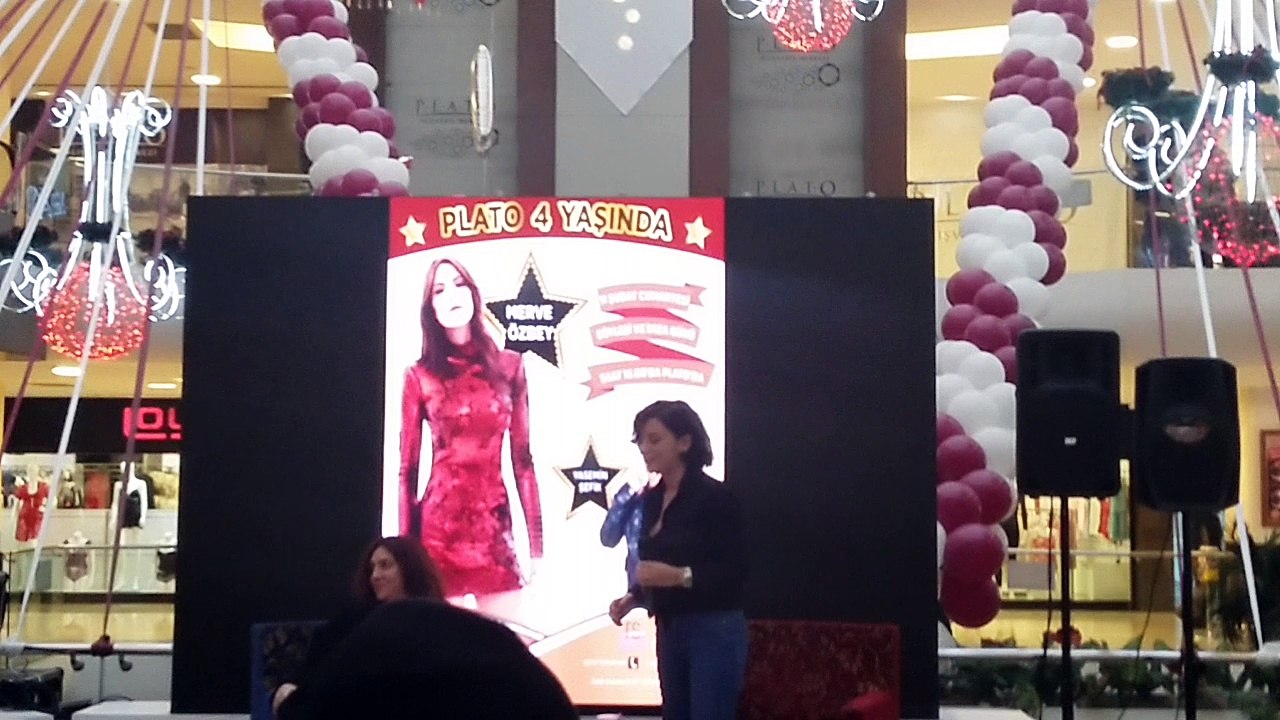 Merve Özbey - Vicdanın Affetsin (Plato AVM) (11.02.2017)