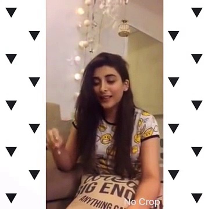 After Marriage Urwa Hocane Singing a Song in Her Beautiful Voice
