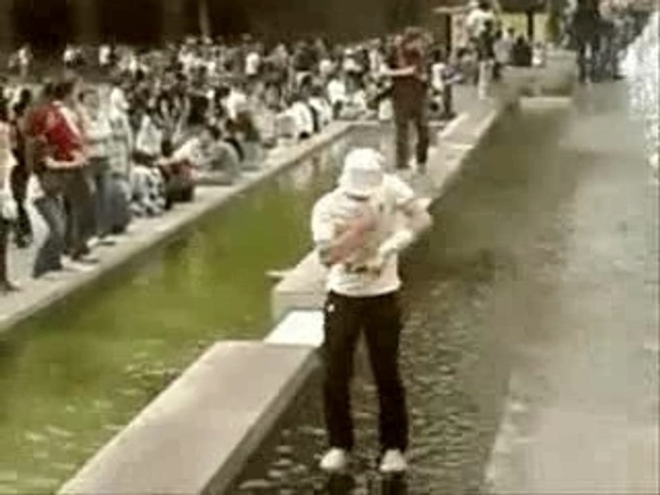 TECHNO PARADE 2007 JESUS TECKTONIK