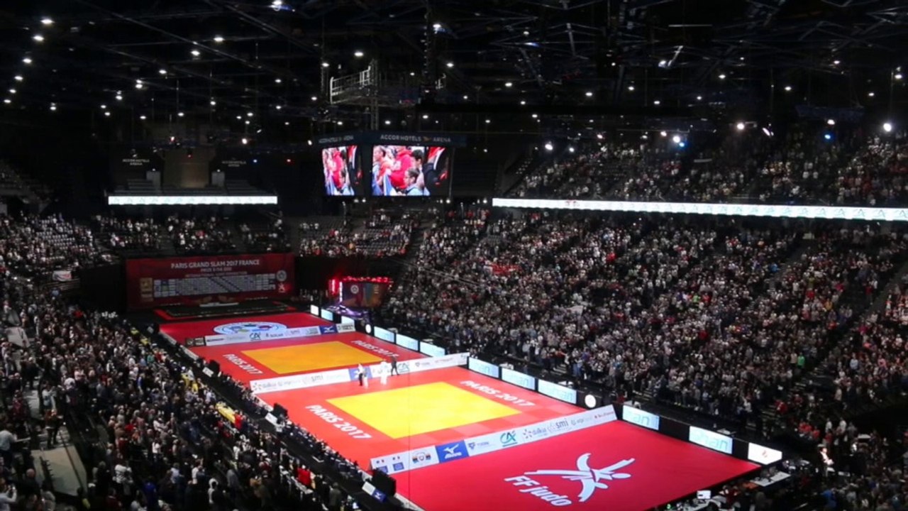 GS Paris Bercy chante la Marseillaise