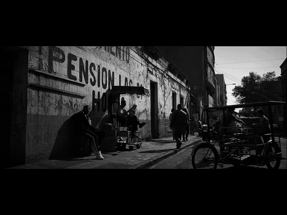 iPhone 7 + AirPods + Daft Punk – Promenade – Apple