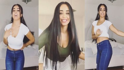 Güler yüzlü güzel kızdan dans şov