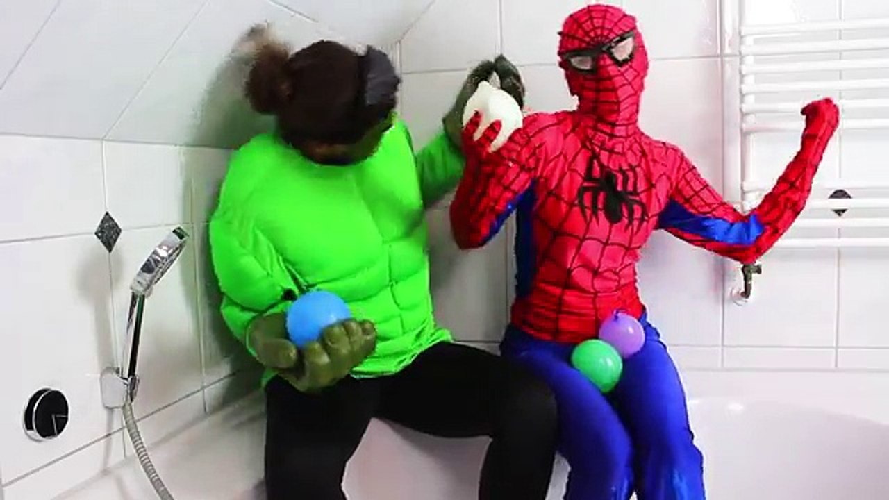 5 Wet Balloons Colors Spiderman and Hulk Learn Colours Balloon Finger Family Nursery Rhymes