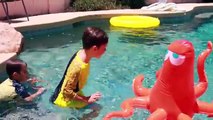 Finding Dory Movie TOYS Hank Ring Toss SUMMER FAMILY FUN Pool tricks Surprise video Swimming