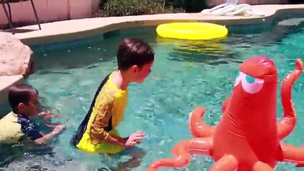 Finding Dory Movie TOYS Hank Ring Toss SUMMER FAMILY FUN Pool tricks Surprise video Swimming