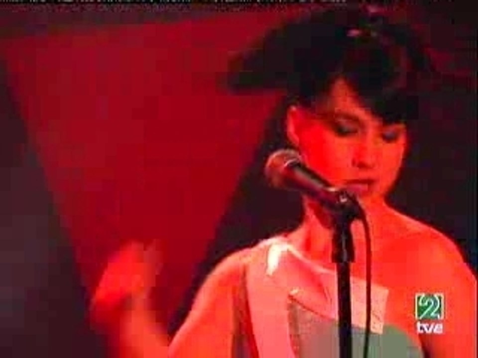 Le Tigre live at TVE part1