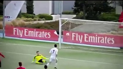 Foot : Le jeune Théo Zidane, 14 ans, régale déjà sur un terrain !