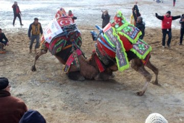 Izmir - Develer, Konaklı Arenası'nda Güreşti
