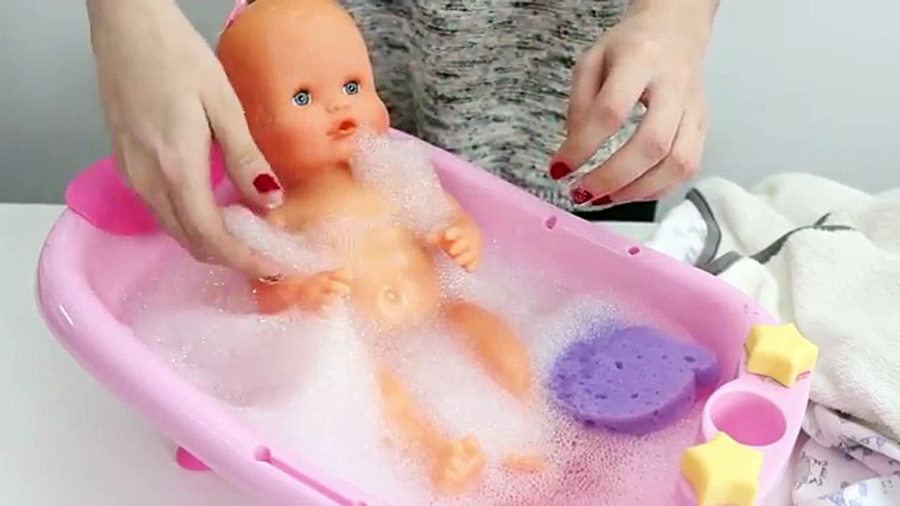 Baby Doll Bathtime Nenuco Baby Girl Change Diaper How to Bath a Baby Toy Videos