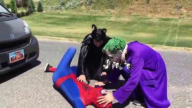 Паук попади под машину! Замороженные Эльза Вт/ Дисней Принцесса Анна и Паук девушка, Джокер, Малефисента, конфеты