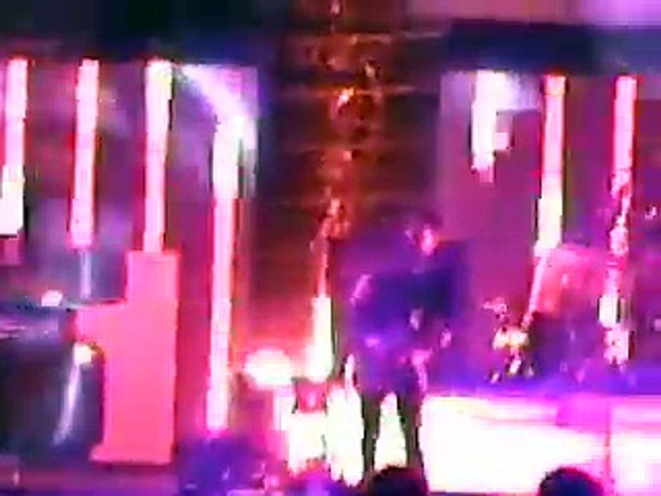 Muse - Supermassive Black Hole, Leeds Festival, 08/27/2006