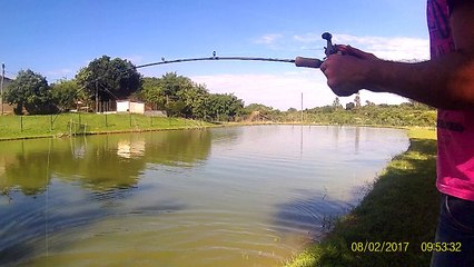 pescando meu dedo, ai que dor..