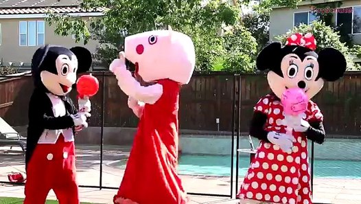 Is Mickey Mouse Kissing Peppa Pig? w/ Jealous Minnie Mouse & Doctor