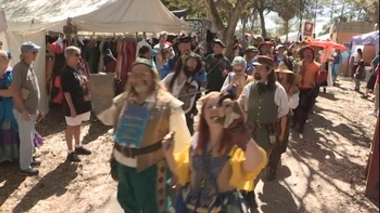Piratas, hadas, bufones y caballeros se dan cita en el festival renacentista de Florida