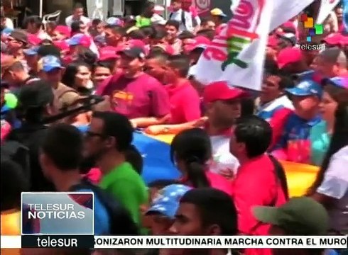 Marchan jóvenes venezolanos para reconocer la Revolución Bolivariana