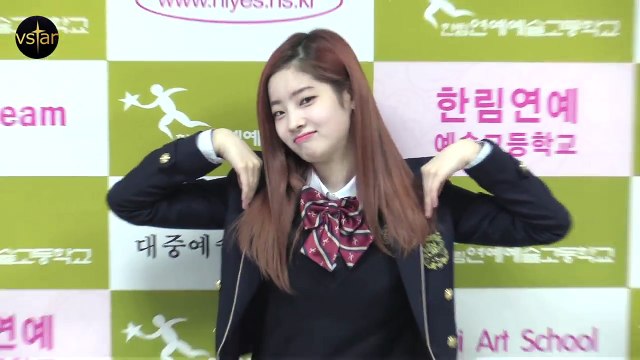 [ENG CC] 트와이스(TWICE) 다현(Dahyun) 졸업 ❤︎ 빠져드는 '너무해' @한림예고 졸업식-FszN9BjLiUA