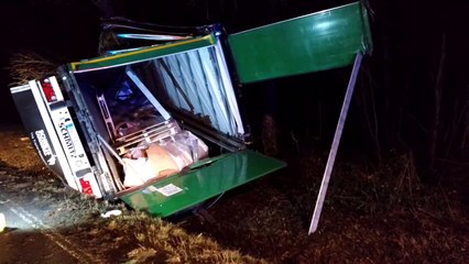 Florennes: un camion sur le flanc à Rosée
