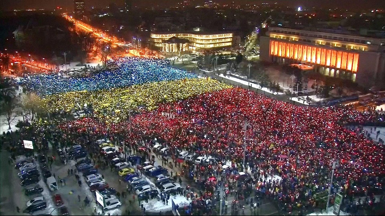 Romanians defy freezing cold as protests continue