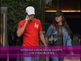 Aaron Díaz se divierte nalgueando mujeres
