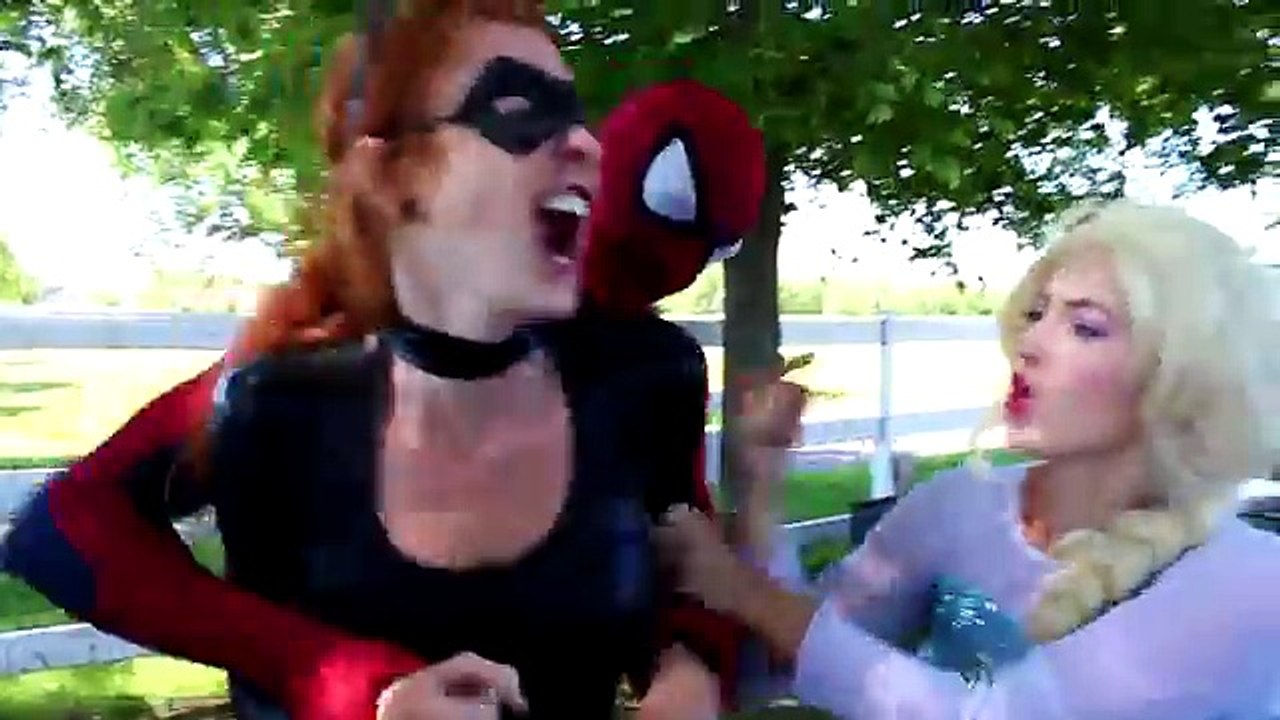 Frozen Elsa Vs CATWOMAN! w/ Spiderman, Pink Spidergirl mermaid, Joker, Maleficent, Ariel S