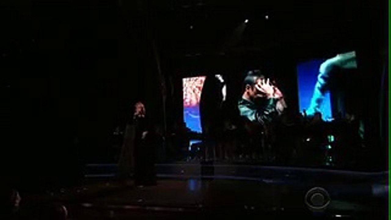 Adele victime de problèmes techniques en direct recommence sa prestation