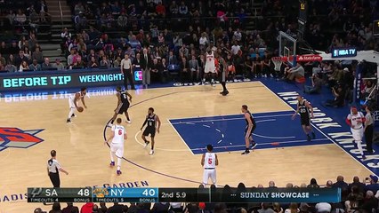 Derrick Rose se joue de Kawhi Leonard et des Spurs