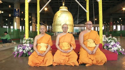 La Thaïlande honore Buddha avec les célébration Makha Bucha
