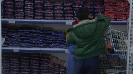 Bu Banka Başka.. Burada Her Ay Yaklaşık Bin Aileye Gıda ve Temizlik Malzemesi Veriliyor