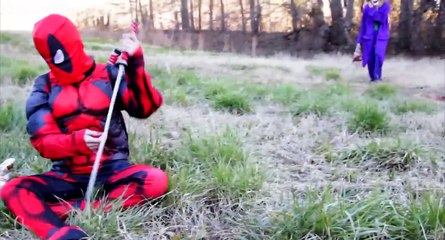 Congelados Elsa CACA BROMA! w/ Spiderman vs Bad Baby Joker Niña de los Globos de Superhéroes en Real