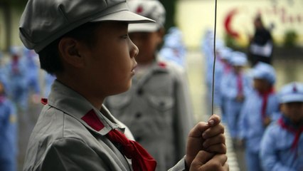 Chine: éducation "patriotique" pour des écoliers en uniforme