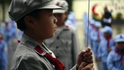 Chine: éducation "patriotique" pour des écoliers en uniforme