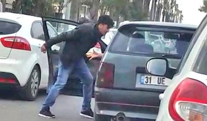 Yol ortasında dehşet: Otomobili durdurup şoförü bıçakladılar