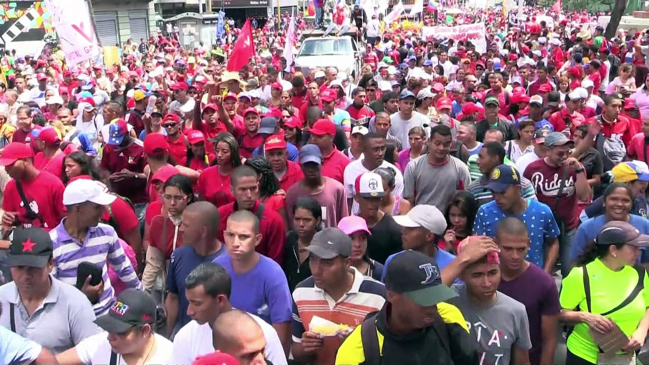 Chavistas y opositores marcharon en el día de la juventud
