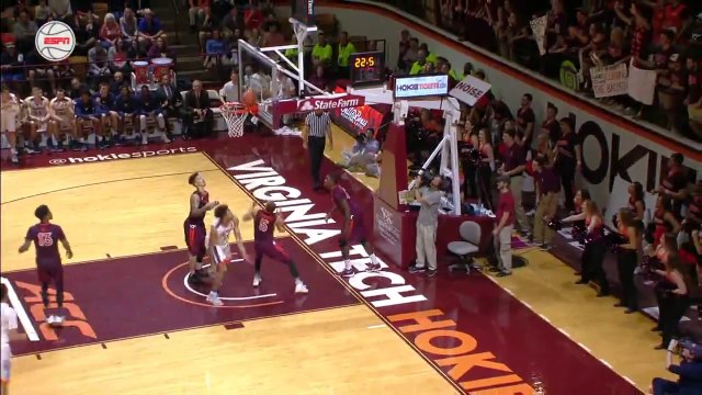 NCAA : Il bloque le ballon sur l'arceau dan un shoot pour la victoire