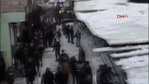 Ağrı'da Sebze Pazarının Çatısı Kardan Çöktü